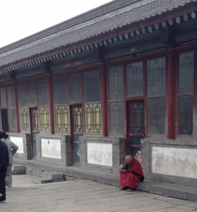 Mönch mit Gebetsmühle